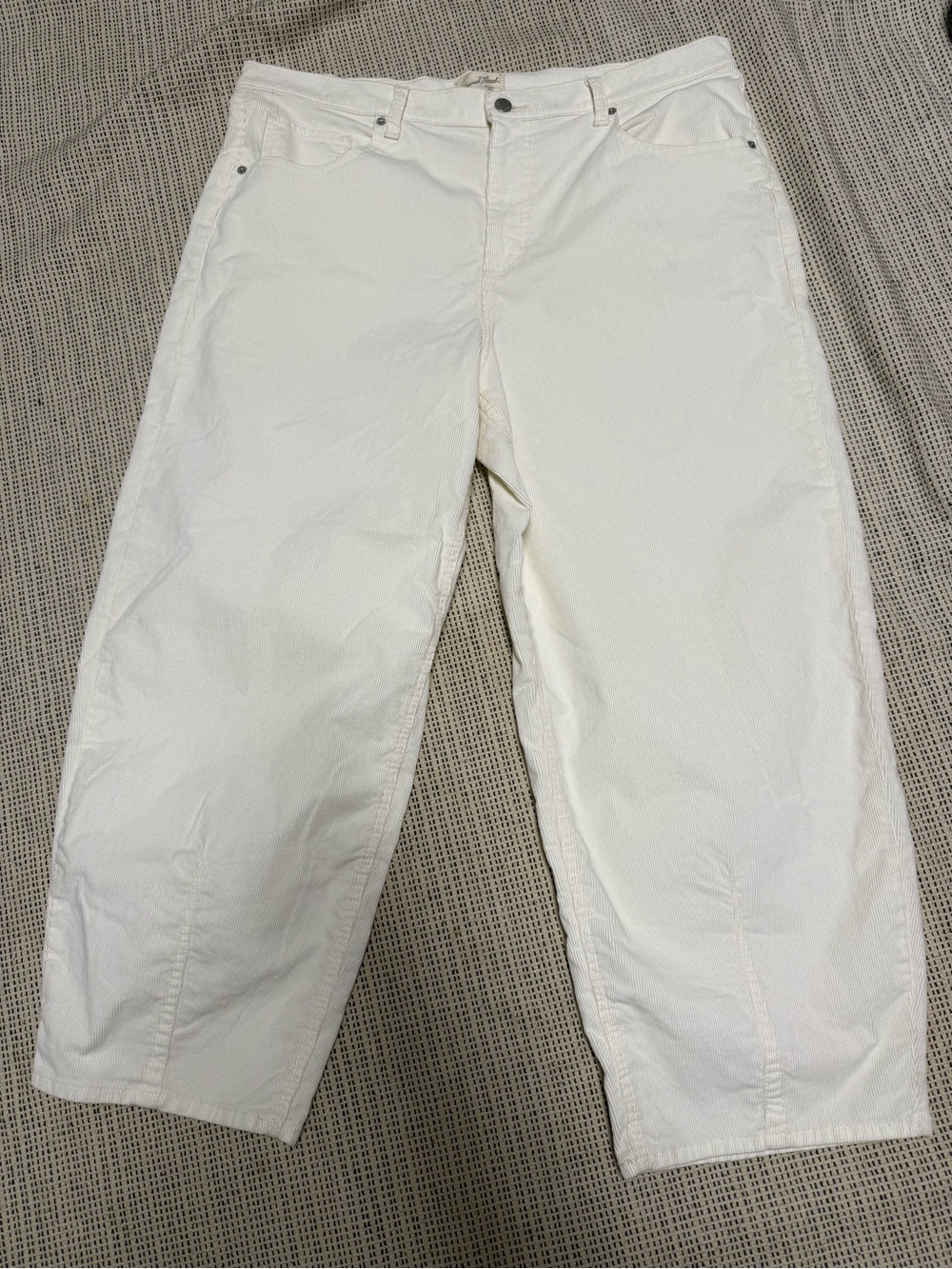 NWOT Universal Thread Woman’s Ivory Corduroy High Rise Easy Barrel Pants